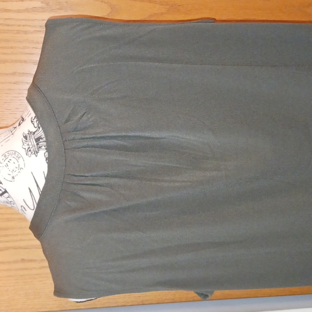 Women's Top - Picture 4 of 6